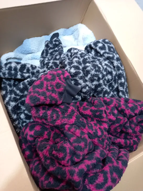 BOX OF APPROXIMATELY 10 HOUSE COATS / DRESSING GOWN 