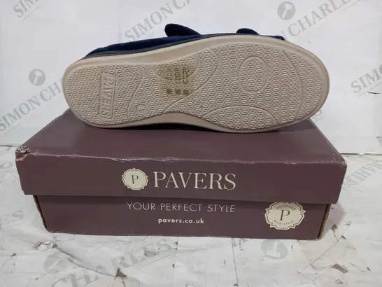 BOXED PAIR OF PAVERS OPEN TOE VELCRO STRAP SLIPPERS IN NAVY UK SIZE 4