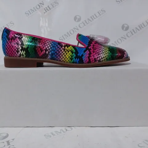 BOXED PAIR OF MODA IN PELLE ENLIE LOAFERS IN RAINBOW SIZE 8