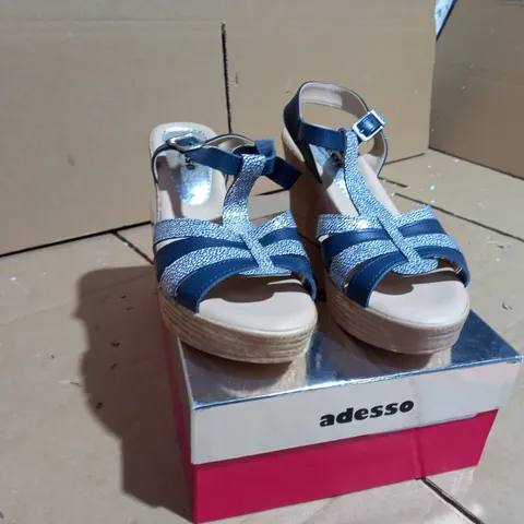 ADESSO WEDGE SANDAL IN NAVY BLUE/LIGHT BLUE/BROWN SIZE 6 