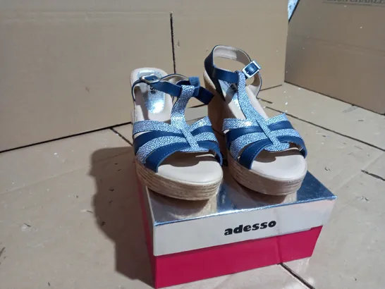 ADESSO WEDGE SANDAL IN NAVY BLUE/LIGHT BLUE/BROWN SIZE 6 