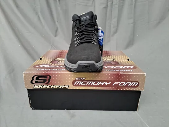 BOXED PAIR OF SKECHERS GOODYEAR LACE UP SHOES IN BLACK UK SIZE 7