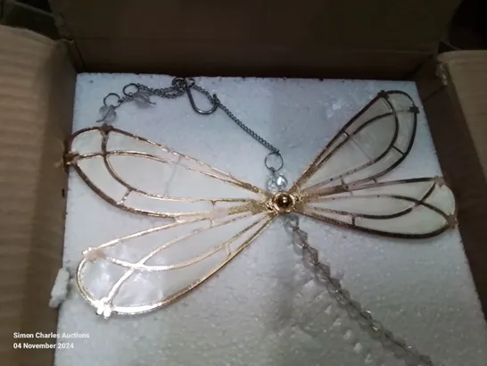 BOXED CRYSTAL DRAGONFLY WALL DECOR PIECE 