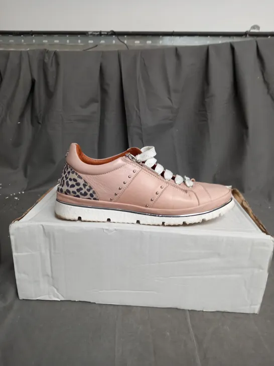 BOXED MODA IN PELLE BRASINA TRAINER SIZE 6