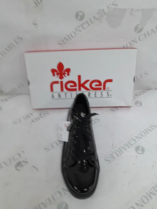 BOXED PAIR OF RIEKER TRAINERS WITH ZIP IN BLACK UK SIZE 5