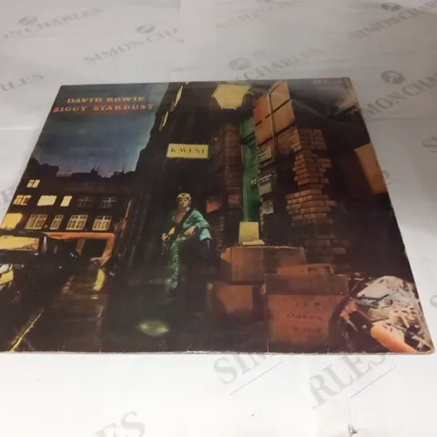 DAVID BOWIE. THE RISE AND FALL OF ZIGGY STARDUST. FIRST UK PRESSING 1E / 2E . COVER EX CONDITION. VINYL VG+ CONDITION. VALUE AT £120.00.