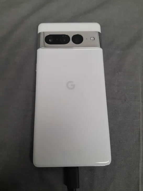 GOOGLE PIXEL 7 PRO IN WHITE 