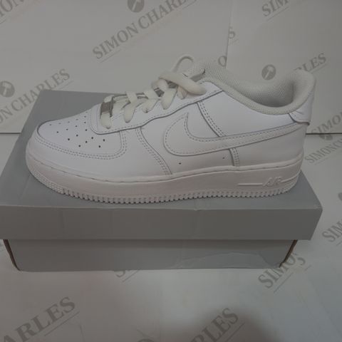 BOXED PAIR OF NIKE AIR IN WHITE UK SIZE 5.5