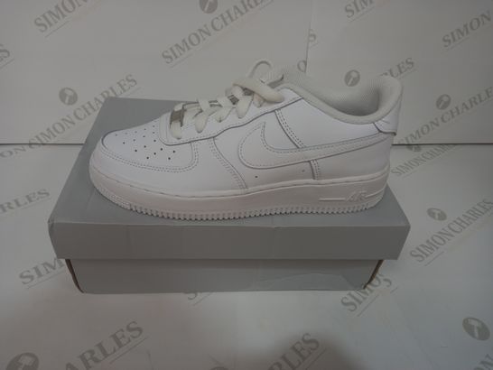 BOXED PAIR OF NIKE AIR IN WHITE UK SIZE 5.5