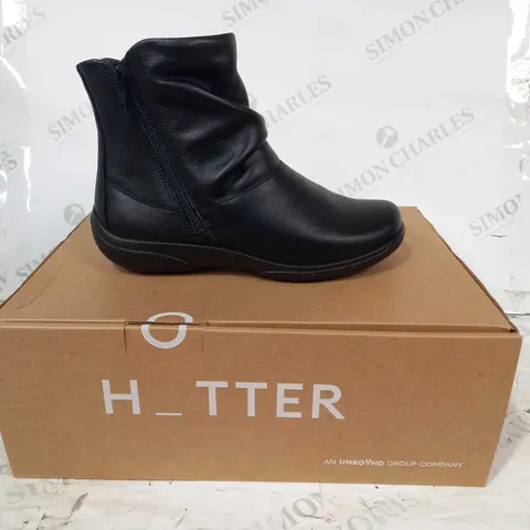 BOXED PAIR OF HOTTER WHISPER ANKLE BOOTS IN BLACK UK SIZE 4.5