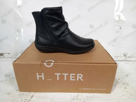 BOXED PAIR OF HOTTER WHISPER ANKLE BOOTS IN BLACK UK SIZE 4.5