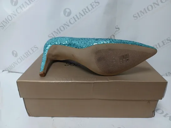 PAIR OF FIND. SLIP-ON HIGH HEELED SHOES IN TURQUOISE SIZE 4