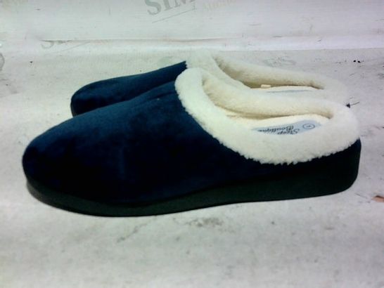 PAIR OF SLIPPERS, SLEEP BOUTIQUE, FLUFFY MATERIAL (DARK BLUE-WHITE), SIZE 3 UK