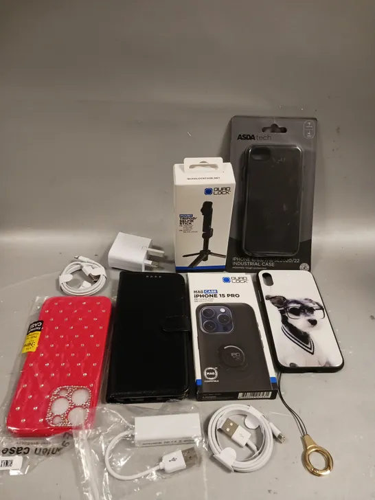 APPROXIMATELY 30 ASSORTED SMARTPHONE ACCESSORIES TO INCLUDE PROTECTIVE CASES, CHARGING CABLES, SCREEN PROTECTORS ETC 