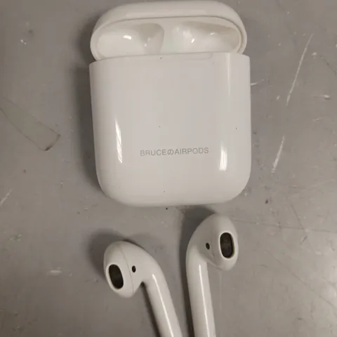 APPLE AIRPODS & CHARGING CASE - MODEL UNSPECIFIED 