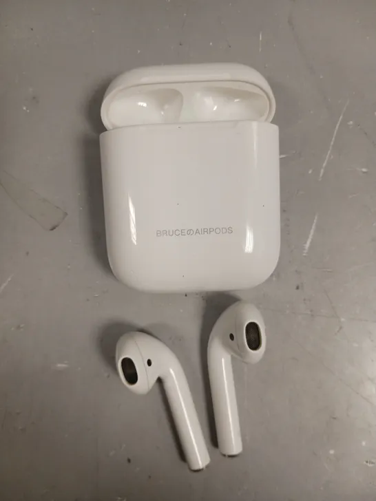 APPLE AIRPODS & CHARGING CASE - MODEL UNSPECIFIED 