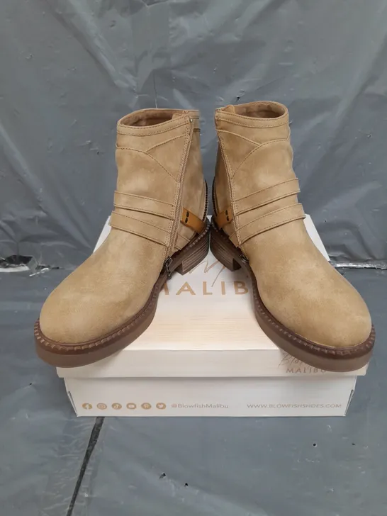 BOXED PAIR OF BLOWFISH MALIBU VEGAN NUBUCK BOOTS IN ALMOND SIZE 6