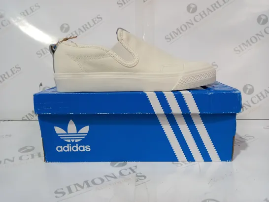 BOXED PAIR OF ADIDAS NIZZA SLIP-ON SHOES IN CREAM UK SIZE 4.5