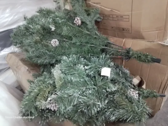 UNBOXED ARTIFICIAL CHRISTMAS TREE ( NO SIZE SPECIFIED)