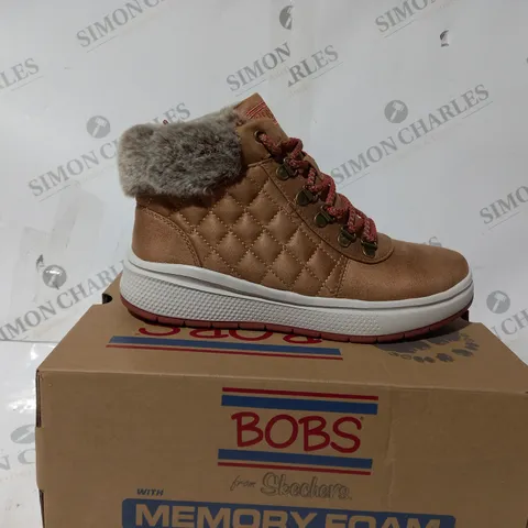 BOXED PAIR OF SKECHERS BOBS SKIPPER WAVE DIAMOND QUILTS BOOTS IN CHESTNUT UK SIZE 3