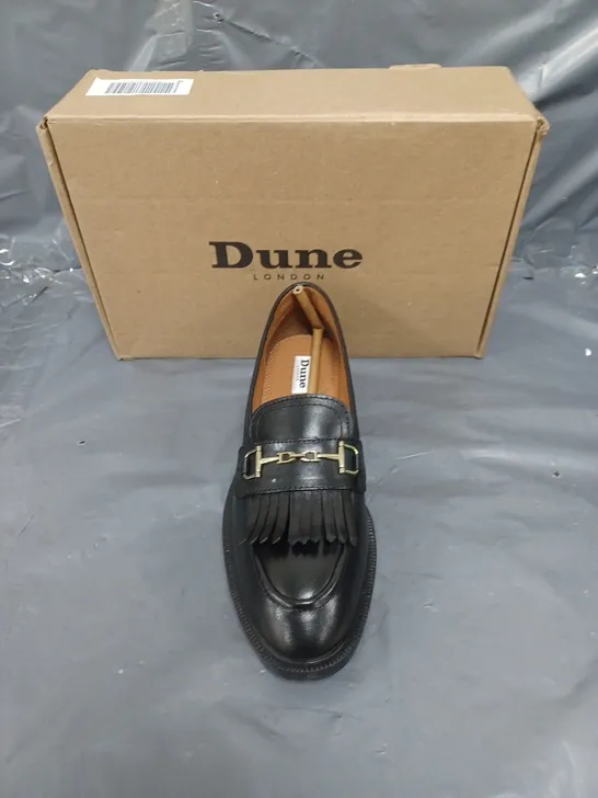 BOXED PAIR OF DUNE LONDON BLACK LEATHER SNAFFLE FRINGE LOAFERS SIZE 5 