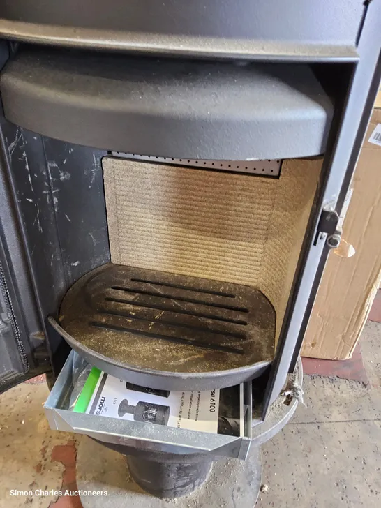 6148 FREESTANDING WOOD BURNING STOVE 4657422Simon Charles Auctioneers