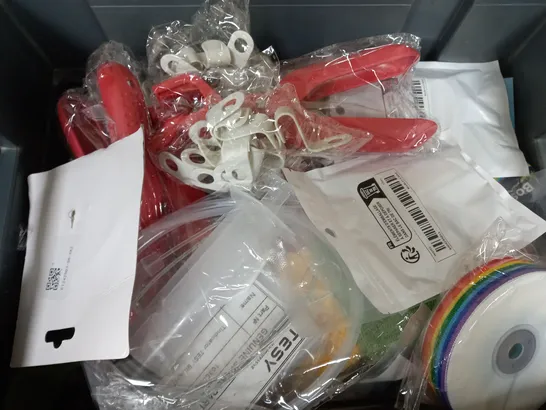 BOX OF APPROXIMATELY 10 ASSORTED ITEMS TO INCLUDE - BLU TACK , DESK TOY , NEUXS METAL LIGHT SWITCH ETC