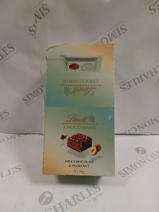 BOXED SEALED LINDT CHOCO WAFERS - 20 X 30G MILK CHOCOLATE & HAZELNUT 