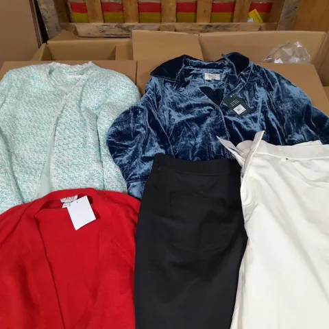 LARGE QUANTITY OF ASSORTED CLOTHING ITEMS TO INCLUDE HELENE BERMANN, WHITE STUFF AND D & CO - VARIOUS SIZES