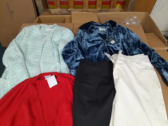 LARGE QUANTITY OF ASSORTED CLOTHING ITEMS TO INCLUDE HELENE BERMANN, WHITE STUFF AND D & CO - VARIOUS SIZES