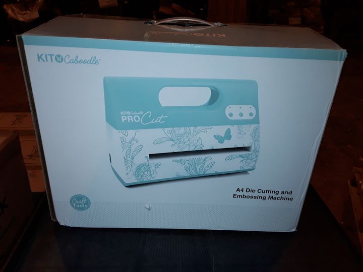 Lot 1122 KIT N CABOODLE PRO CUT A4 DIE CUTTING MACHINE Simon Charles