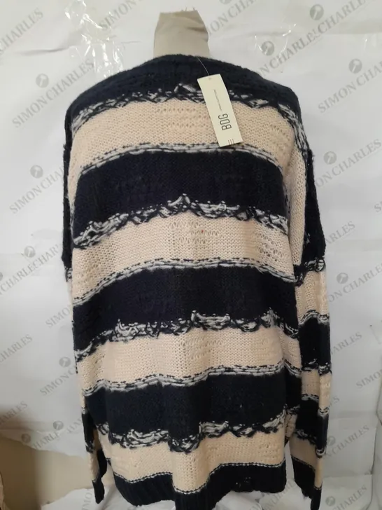 URBAN OUTFITTER PINK & BLUE LINED JUMPER SIZE MEDIUM