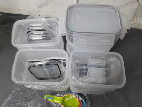 LOT OF PLASTIC STORAGE POTS WITH CLIP SHUT LIDS