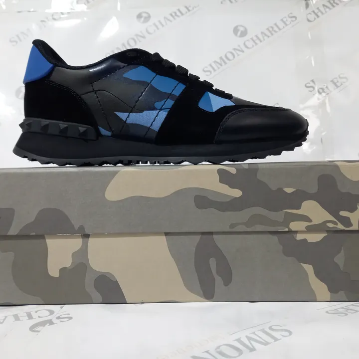 SHOES IN BLACK/BLUE CAMO EU SIZE 42 4604992-Simon Charles Auctioneers