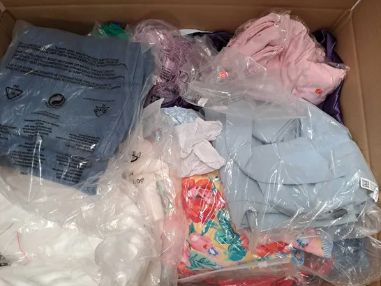 BOX OF APPROXIMATELY 25 ASSORTED CLOTHING ITEMS TO INCLUDE - JACKET , T-SHIRT , SKIRT ETC