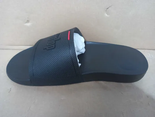 BOXED PAIR OF FITFLOP SLIDERS IN BLACK UK SIZE 6