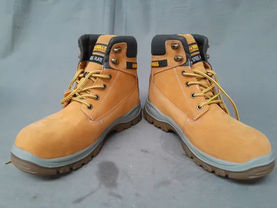 BOXED PAIR OF DEWALT STEEL TOE SAFETY BOOTS IN HONEY UK SIZE 9