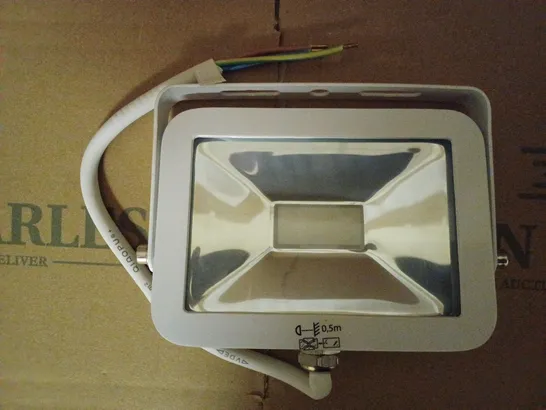 BRAND NEW KANLUX TINI LED FLOODLIGHT 11W-NW-W WHITE