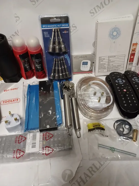 LOT OF ASSORTED ITEMS TO INCLUDE EXTRA-LIFE KITCHEN GLOVES , PORTABLE FAN , ETC