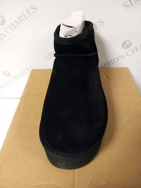 BOXED UGG CLASSIC ULTRA MINI PLATFORM SIZE 7