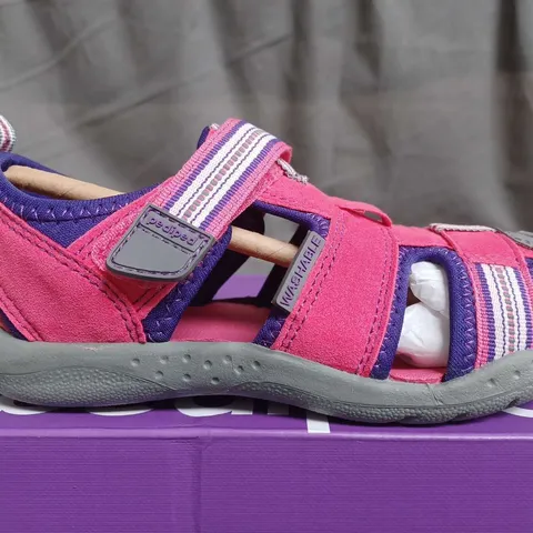 BOXED PAIR OF PEDIPED KIDS SAHARA BARE FEET TRAINERS IN FUSCHIA/LAVENDER - 29 EU