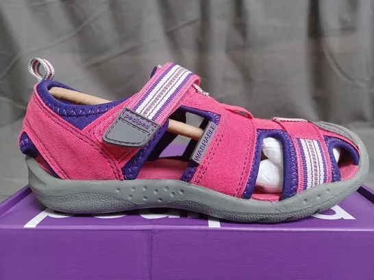 BOXED PAIR OF PEDIPED KIDS SAHARA BARE FEET TRAINERS IN FUSCHIA/LAVENDER - 29 EU