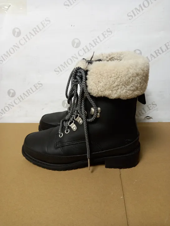 EMU WATERPROOF BOOTS - SIZE 3 UK