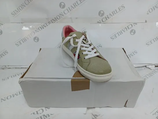 BOXED PAIR OF ADESSO SASHA LACE UP TRAINERS IN PISTACHIO - UK SIZE 5