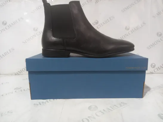 BOXED PAIR OF OSWIN HYDE SHOES IN BLACK UK SIZE 9