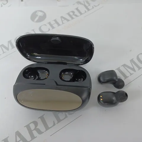 BLACK WIRELESS EARBUDS