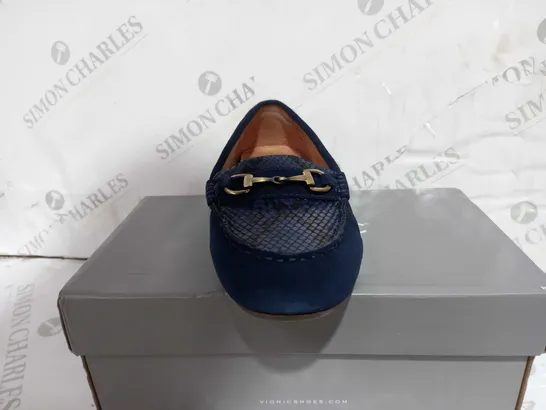 BRAND NEW VIONIC HONOR DAYNA NAVY LOAFERS NAVY SIZE 7