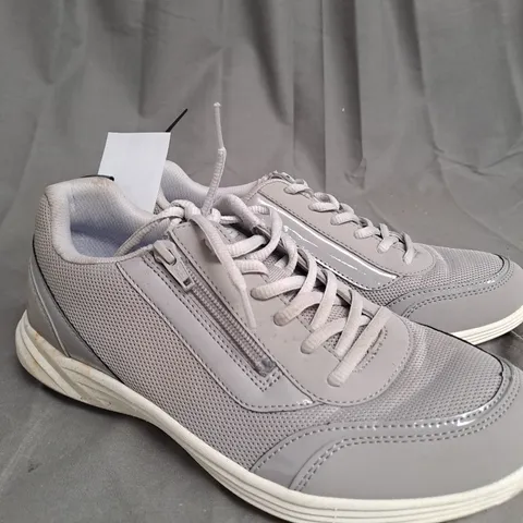 VIONIC AGILE CASSIS ZIP TRAINERS IN SLATE - SIZE 6.5