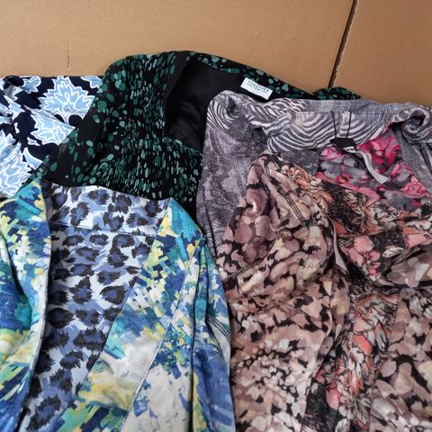 LOT OF 5 ITEMS INCLUDING DRESSES, TOPS (SIZES 10, S)
