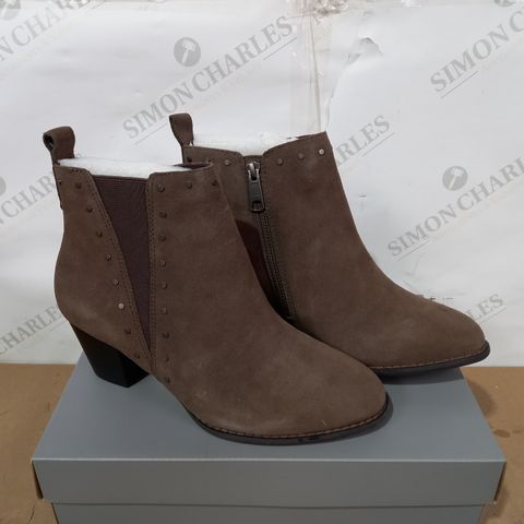 BOXED PAIR OF VIONIC ANKLE BOOTS WITH STUD DETAIL IN TAUPE SUEDE, UK SIZE 6